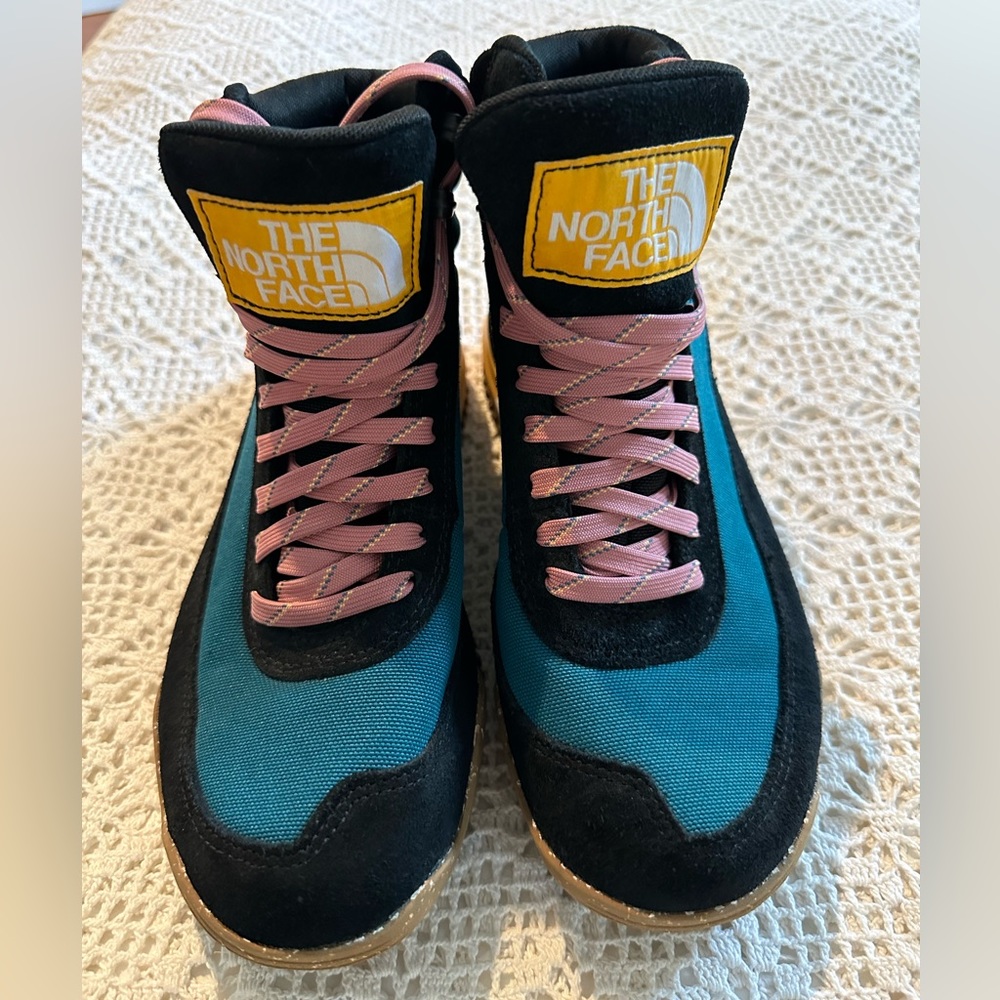 The North Face boots Women's Back-To-Berkeley IV Textile Waterproof size 8.5 NEW